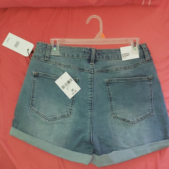 Forever 21 curvy short - Picture 2 of 3